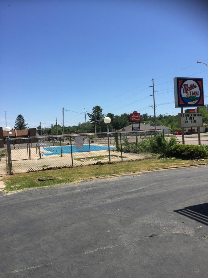 Malibu Inn Lake Delton Exterior photo